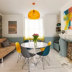  Apartment Stylish Seaside Maisonette - 200m To